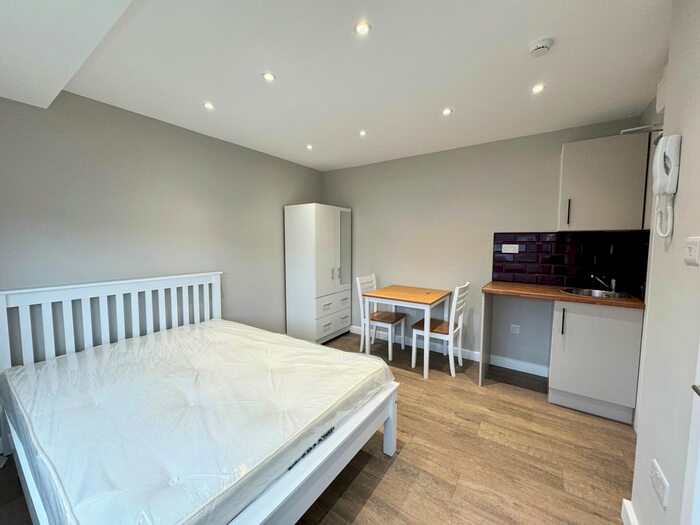 Studio To Rent In Meadow Road, Feltham, TW13