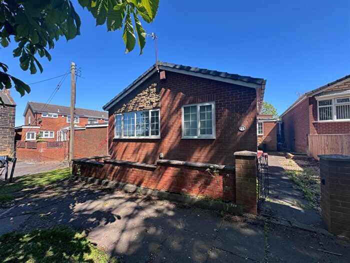 2 Bedroom Detached Bungalow To Rent In Harleston Way, Gateshead, NE10