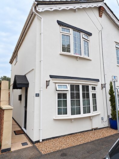 3 Bedroom Semi Detached House For Sale In Farmers Road, Staines-Upon-Thames, TW18