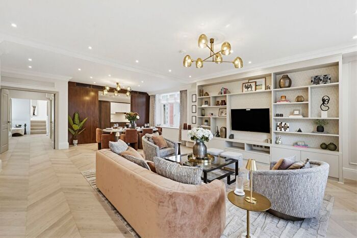 3 Bedroom Flat To Rent In Stratton Street, Mayfair, W1J