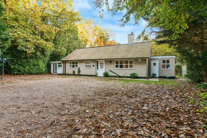 4 Bedroom Detached Bungalow For Sale In Yarmouth Road, Broome, Bungay, NR35