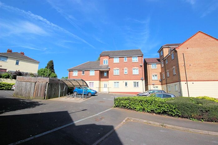 2 Bedroom Flat For Sale In Bay Avenue, Bilston, WV14