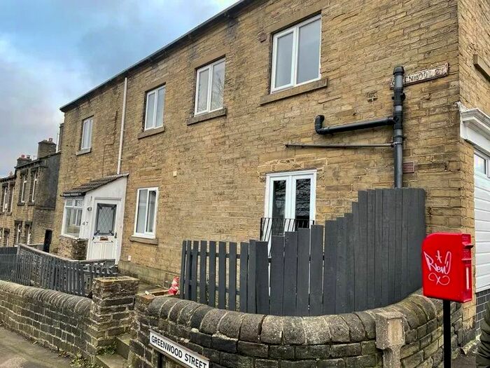 7 Bedroom Detached House To Rent In Primrose Hill Road, Huddersfield, HD4