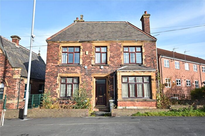 2 Bedroom Detached House For Sale In Leeds Road, Wakefield, West Yorkshire, WF3