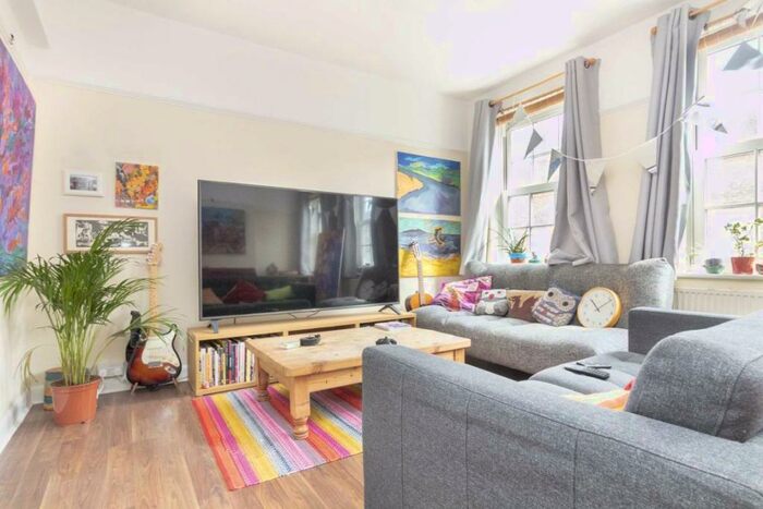 3 Bedroom Flat To Rent In Castle Street, Kingston, KT1