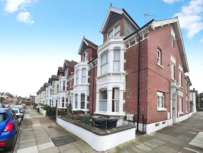 2 Bedroom Flat To Rent In Whitwell Road, Southsea, Hampshire, PO4