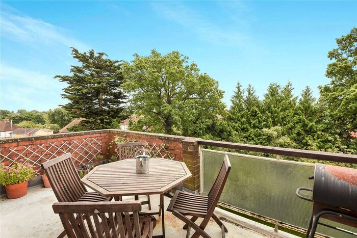 2 Bedroom Flat To Rent In Belgravia Court, Bath Road, Reading, Berkshire, RG30