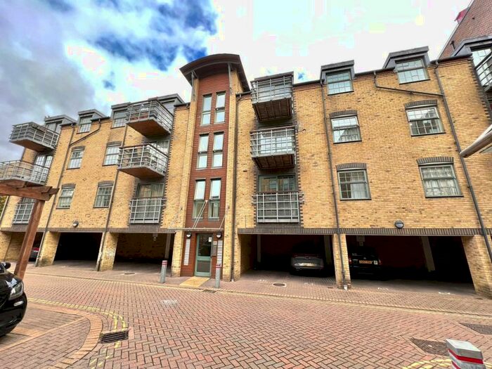 1 Bedroom Flat To Rent In Hewetts Quay, IG11