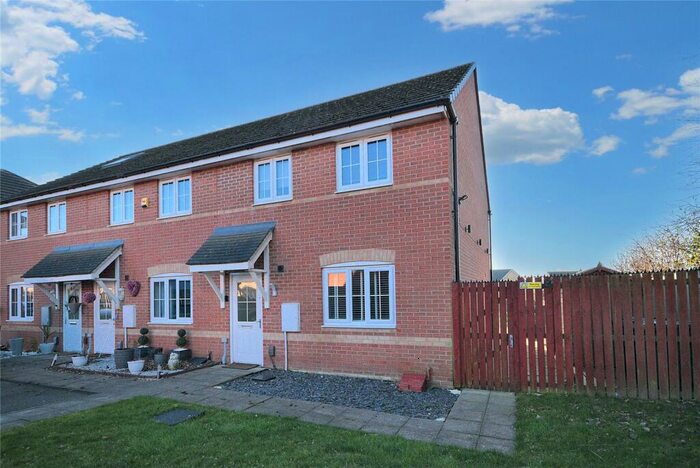 3 Bedroom End Of Terrace House To Rent In Guppy Walk, Morley, Leeds, LS27