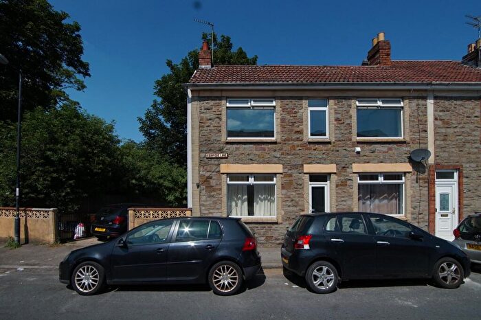 3 Bedroom End Of Terrace House To Rent In Primrose Lane, Kingswood, Bristol, BS15