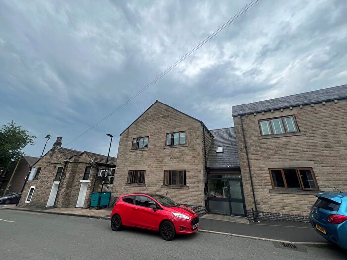 2 Bedroom Property To Rent In New Street, Oldham, OL4