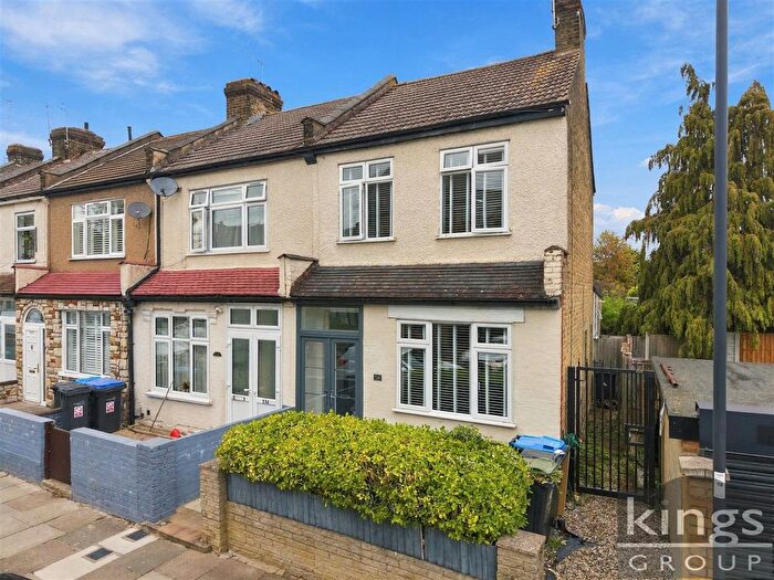 3 Bedroom Property For Sale In Beaconsfield Road, Enfield, EN3