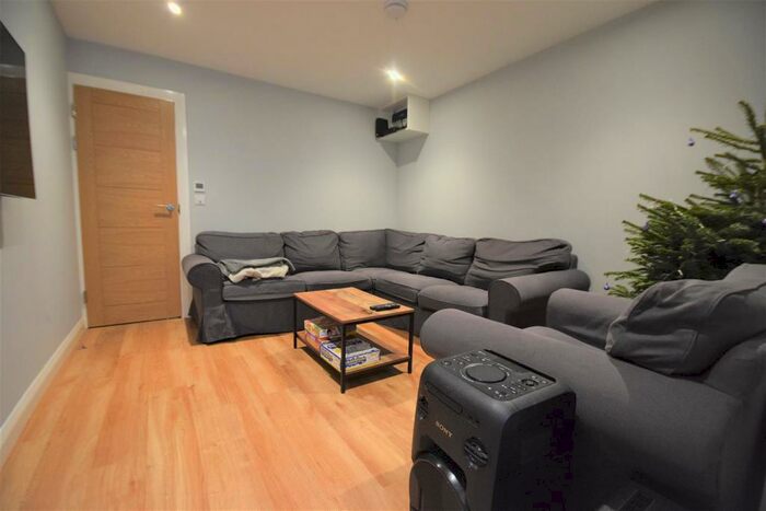 5 Bedroom End Of Terrace House To Rent In George Road, Guildford, GU1
