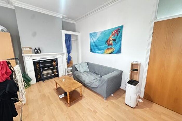 2 Bedroom Flat To Rent In Diana Street Roath, CF24