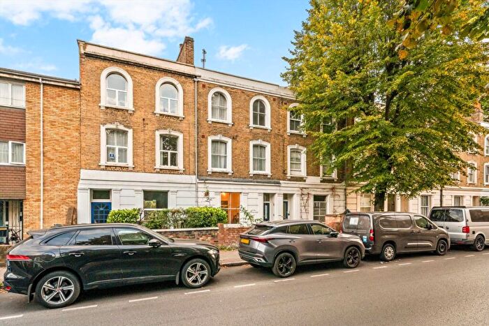 2 Bedroom Maisonette To Rent In Manse Road, Stoke Newington, N16