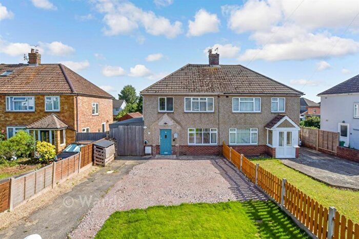 3 Bedroom Detached House For Sale In Heathside Avenue, Coxheath, Kent, ME17