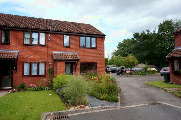 3 Bedroom Semi-Detached House To Rent In Knatchbull Close, Romsey, SO51