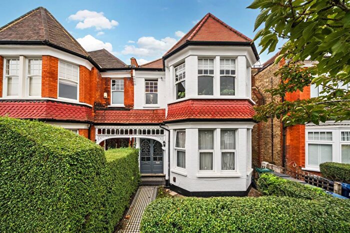 2 Bedroom Flat For Sale In Princes Avenue, Finchley, N3