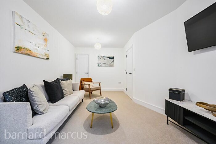 3 Bedroom End Of Terrace House For Sale In Bradmore Way, Coulsdon, CR5