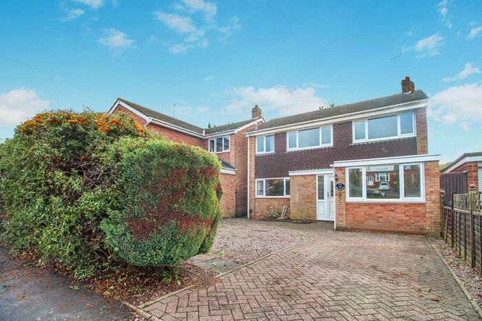 4 Bedroom Detached House To Rent In Swallow Drive, Rushden, NN10