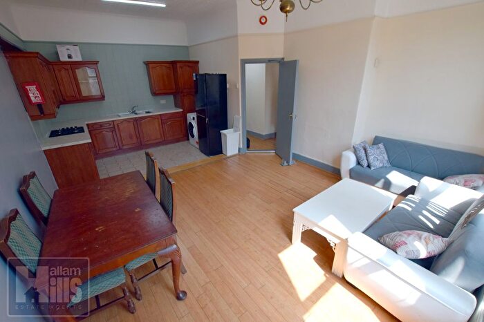 3 Bedroom Flat To Rent In - Glossop Road, Sheffield, South Yorkshire, S10