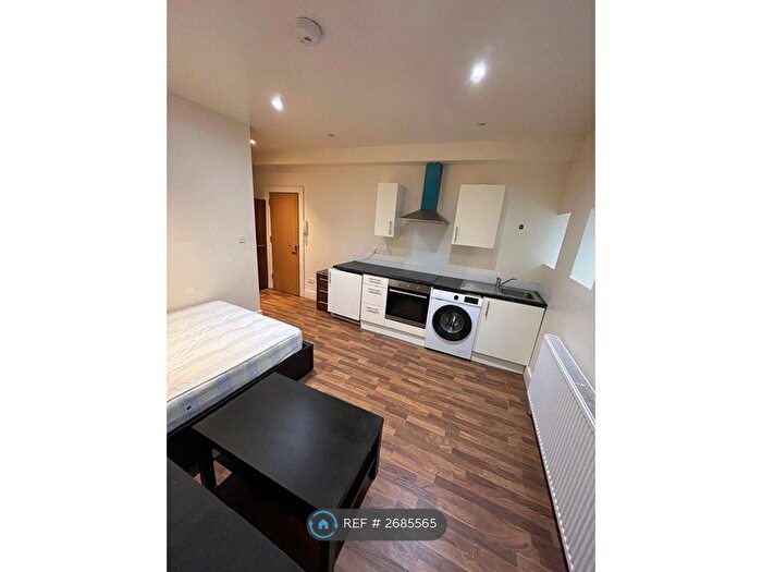 Studio To Rent In Church Road, London, NW4