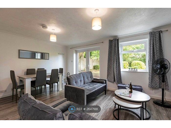 4 Bedroom Maisonette To Rent In Crawley Road, Horsham, RH12