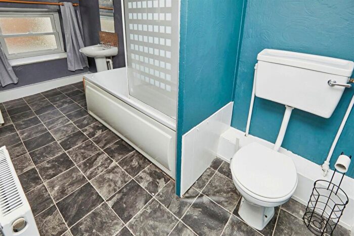 2 Bedroom Character Property For Sale In Roes Lane, Crich, Matlock, DE4