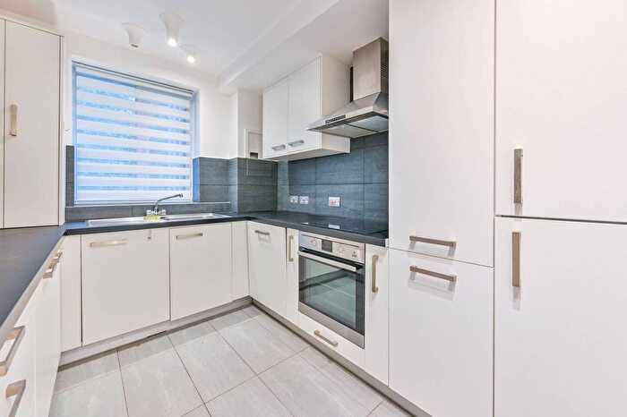 2 Bedroom Flat To Rent In Sylvia Court, Islington, London, N1