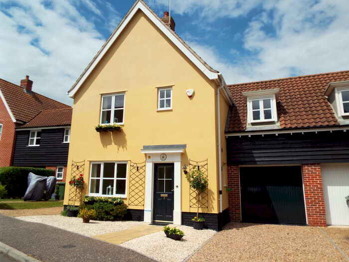 3 Bedroom House To Rent In Robert Norgate Close, NR12