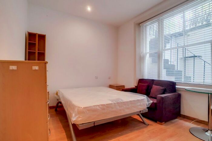 Studio To Rent In Linden Gardens, Notting Hill, W2