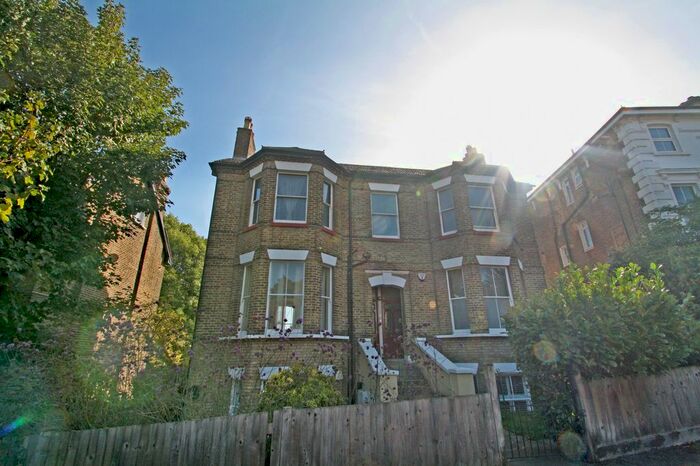2 Bedroom Flat To Rent In Cintra Park, London, SE19