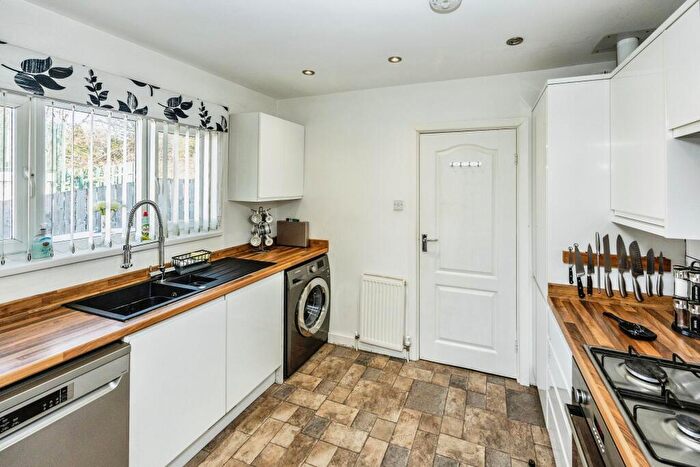 2 Bedroom Bungalow For Sale In Cross Lane, Newsome, Huddersfield, West Yorkshire, HD4
