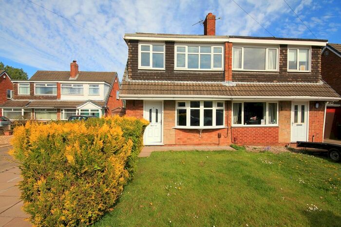 3 Bedroom Semi-Detached House To Rent In Hereford Close, Ashton-In-Makerfield, Wigan, WN4