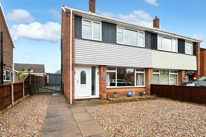 3 Bedroom Semi-Detached House For Sale In Eton Drive, Scunthorpe, DN17