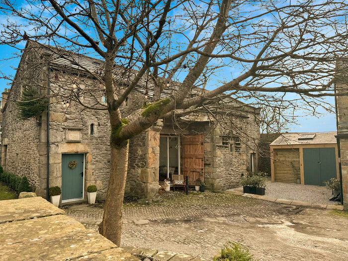 3 Bedroom Barn Conversion For Sale In Water Street, Grassington, BD23