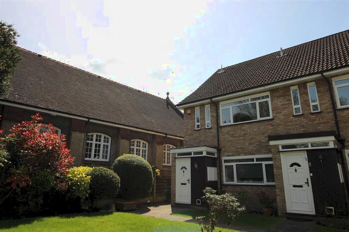 2 Bedroom Maisonette To Rent In St. Peters Close, Bushey Heath, Bushey, WD23