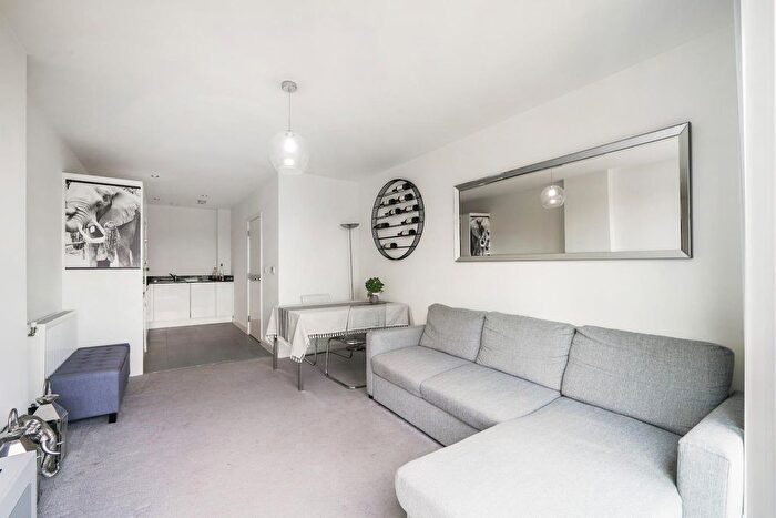 1 Bedroom Flat For Sale In Woodley Crescent, London, NW2