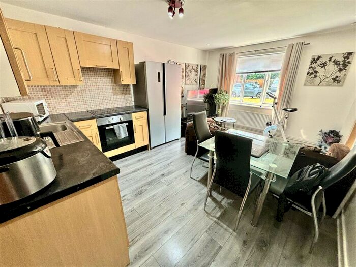 1 Bedroom Flat To Rent In Sandstone Drive, Sheffield, S9