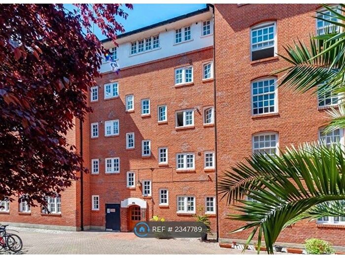 2 Bedroom Flat To Rent In Stubbs House, London, SW1P