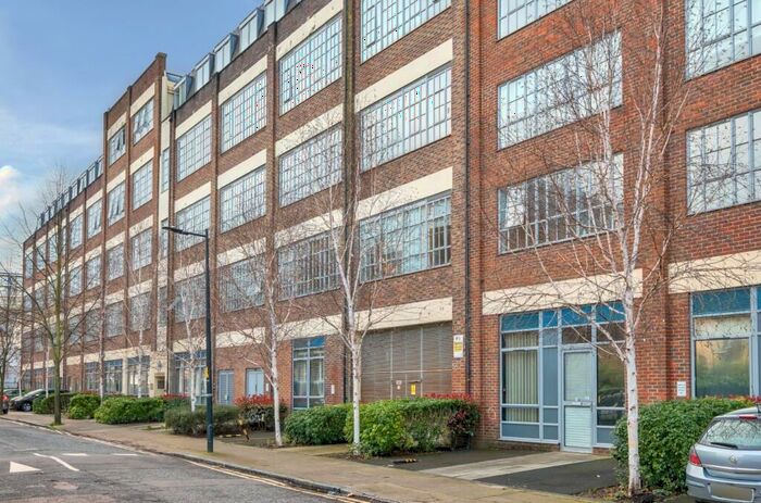 2 Bedroom Flat To Rent In Peckham Grove London, SE15