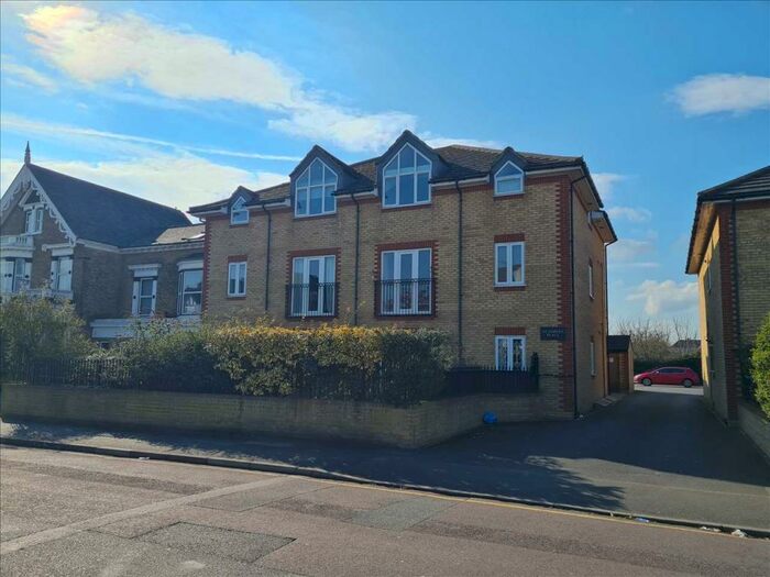 2 Bedroom Apartment To Rent In St James Place, Lennox Road, Gravesend, DA11