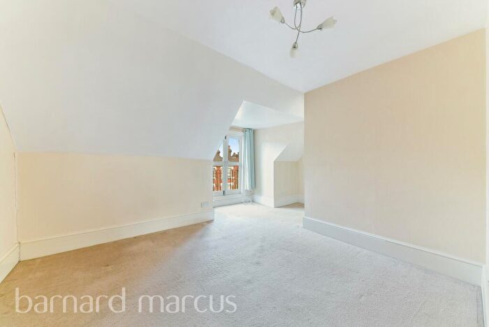 Flat To Rent In Marlborough Road, South Croydon, CR2