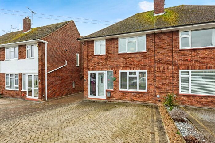 3 Bedroom Semi Detached House For Sale In Westmorland Avenue, Aylesbury, HP21