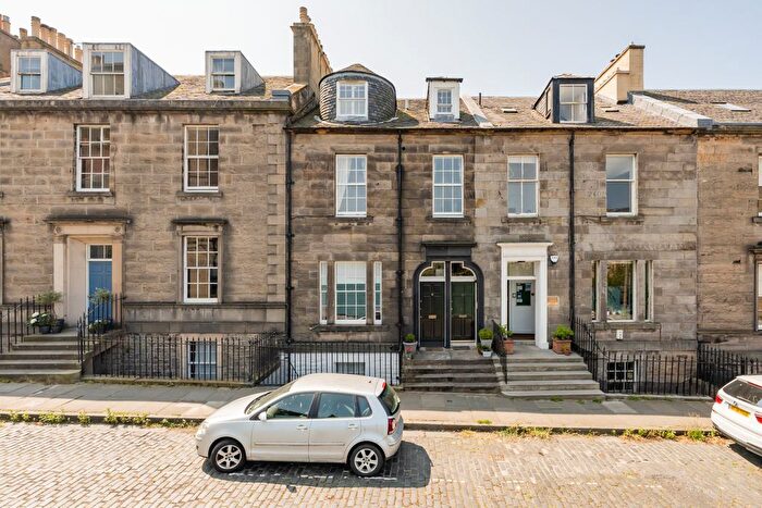 1 Bedroom Flat For Sale In B/ Gayfield Square, Edinburgh, EH1