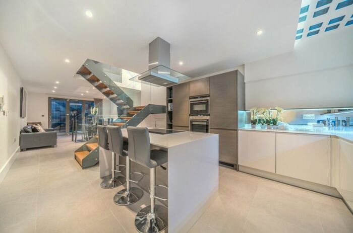 4 Bedroom Town House To Rent In Greenwich High Road, London, SE10