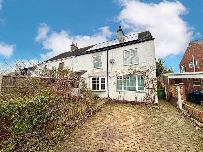 4 Bedroom Semi-Detached House For Sale In Low Road, Repps With Bastwick, NR29
