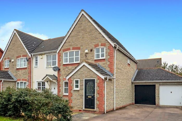 3 Bedroom End Of Terrace House To Rent In Foxglove Close, East Oxford, OX4