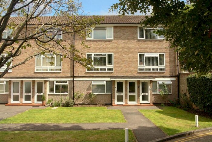 2 Bedroom Maisonette To Rent In Osborne Court, Windsor, SL4