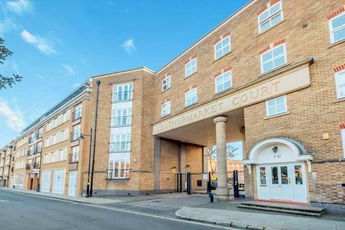 3 Bedroom Flat To Rent In Leathermarket Road, London Bridge, London, SE1